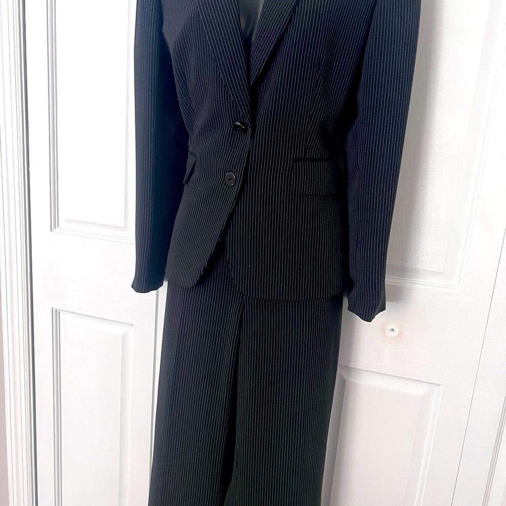Tahari Blazer Pants Business Suit - Womens Size 8P